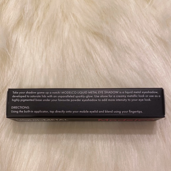 ModelCo Liquid Metal Eyeshadow in Champagne - Picture 3 of 7